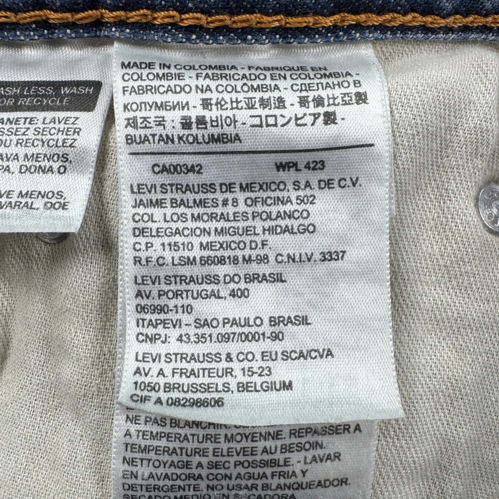 Levis orders ship